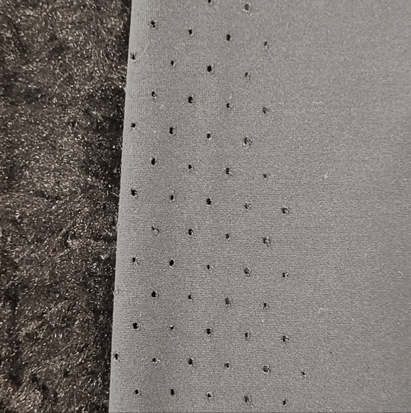 BuffBunny Crop Laser Cut-out Leggings - Picture 4 of 5